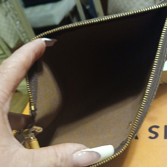 Eva - Picture 5 of 8